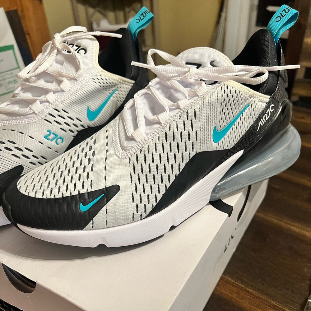 NEW Air Max 270 Men’s size US 11.